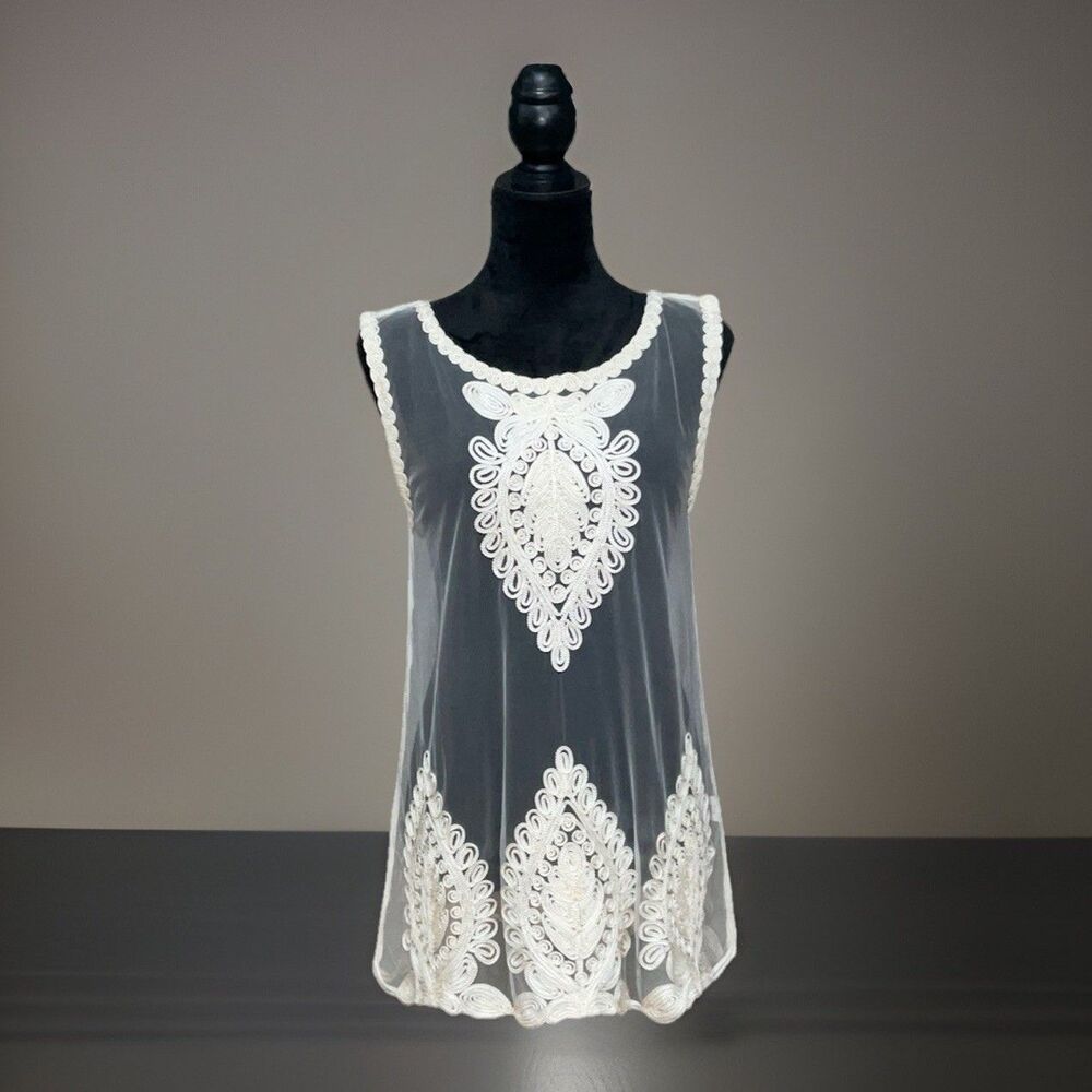 Day & Night Off-White Sheer Embroidered Net Women’s Top Size M